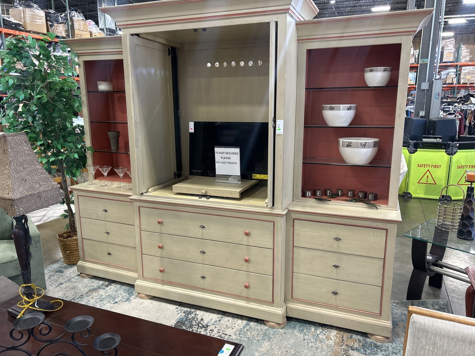 Entertainment center