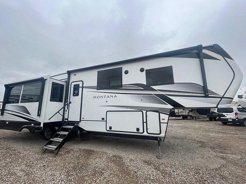 2025 Keystone Montana 3231CK 5th Wheel