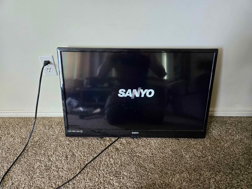 32" Sanyo TV