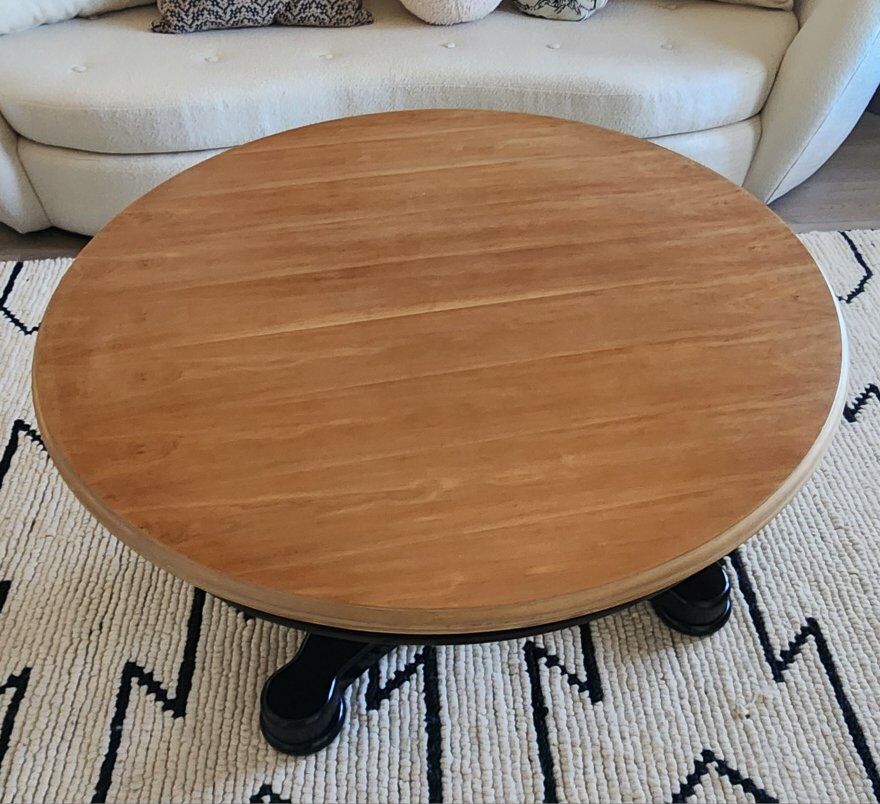 Lane brand, Solid wood round table