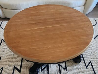 Lane brand, Solid wood round table
