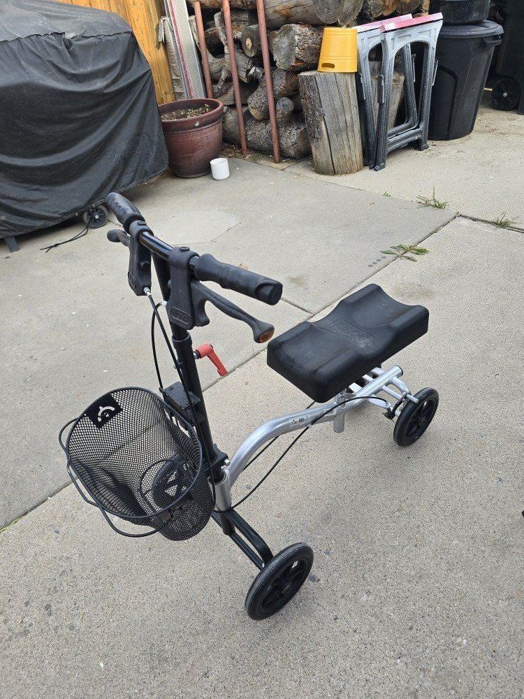 Nova knee walker knee scooter