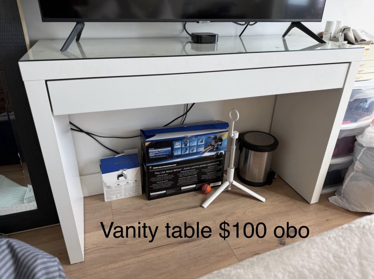 Vanity desk/table