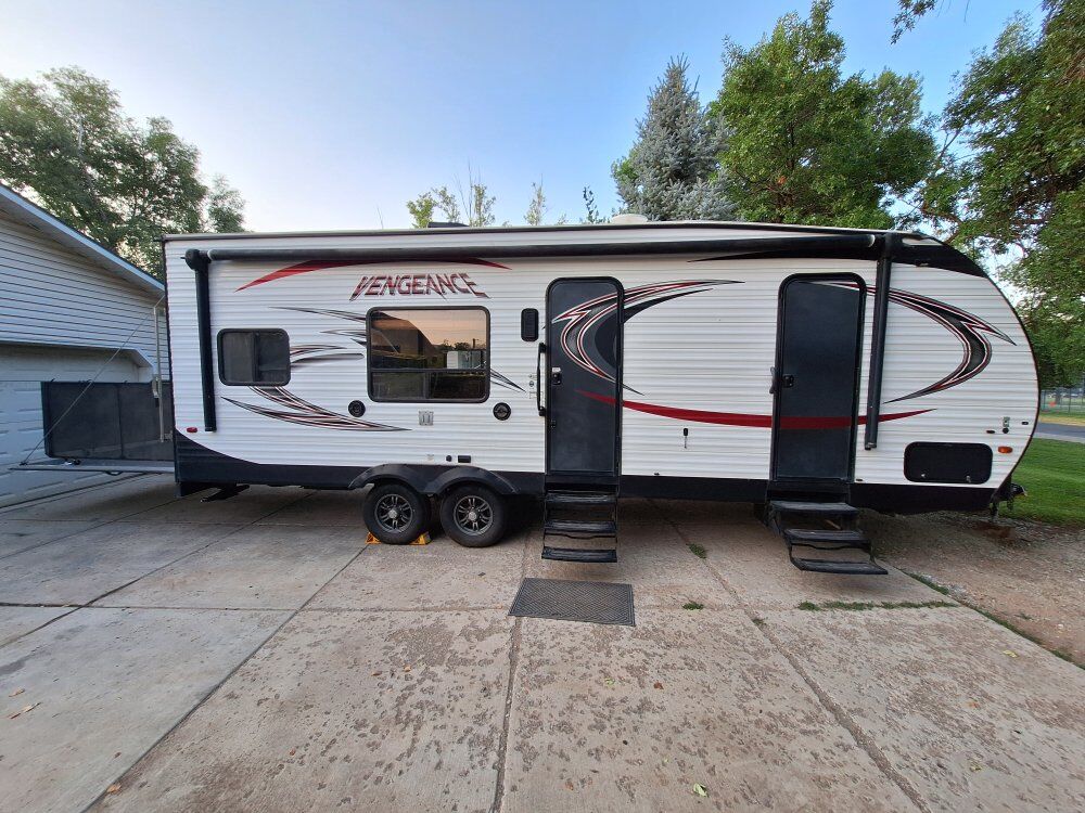 2015 Forest River vengence 25v toyhauler