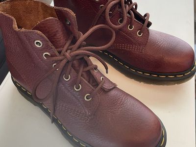 New Dr. Martens Brown Leather Ankle Boots Size Men's 6 / Women's 7