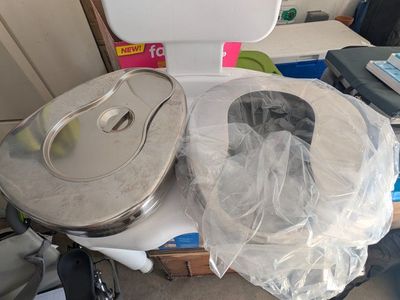 Stainless steel bed pans