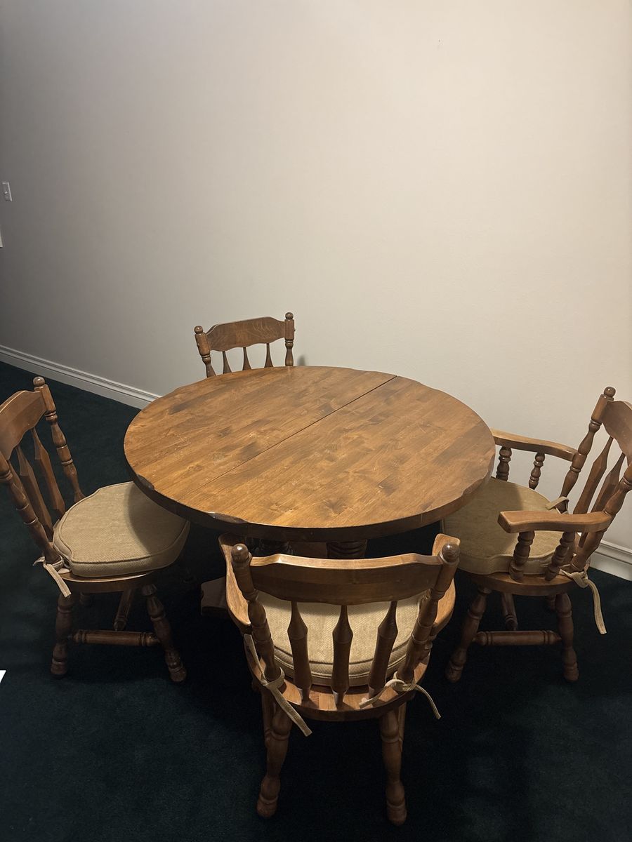 Classic Wood Round Dining Table with 4 Chairs - Drop Leaf Design & Cushioned Seats