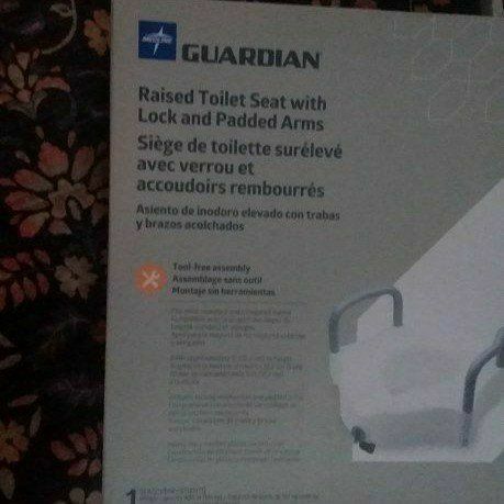 RAISED TOILET SEAT WITH LOCK AND PADDED ARMS...TOOL FREE ASSEMBLY