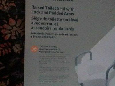 RAISED TOILET SEAT WITH LOCK AND PADDED ARMS...TOOL FREE ASSEMBLY