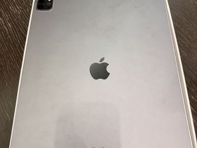 Apple iPad Pro 12.9-inch (6th Gen) 256GB Wi-Fi + Cellular - Space Gray (Like New)
