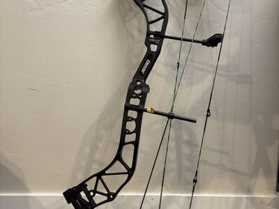 Bear Resurgence Long Draw Bow With Case