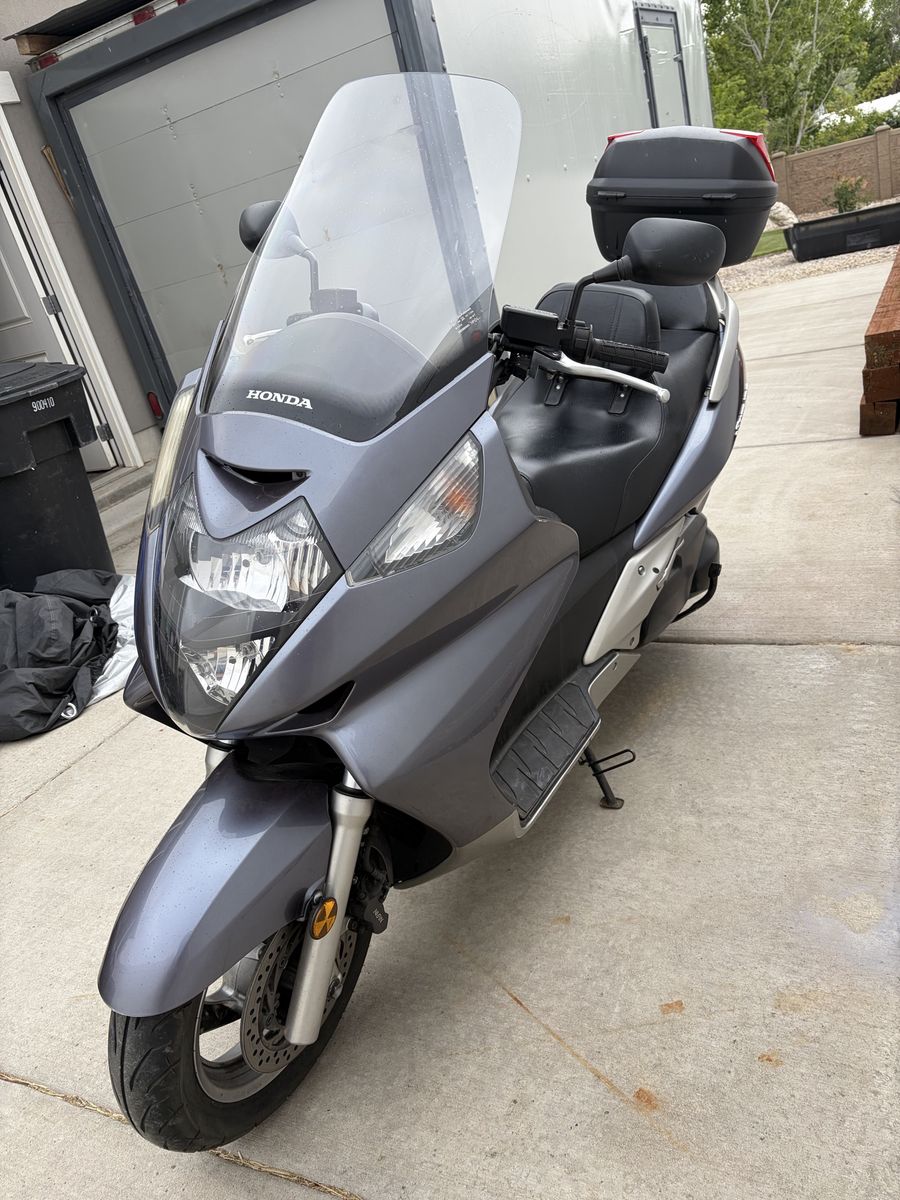 2007 Honda Silver Wing 600cc Scooter - Excellent Condition, Top Case & Windscreen