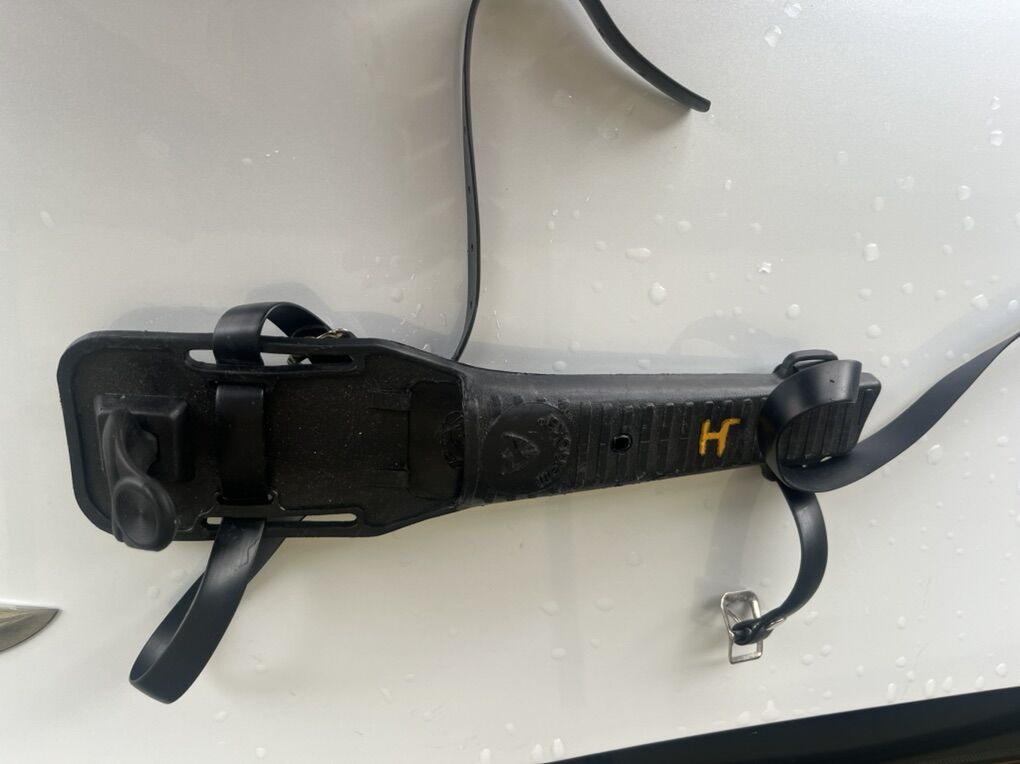 Wenoka Dive Knife 7753 Has Scavert as Well