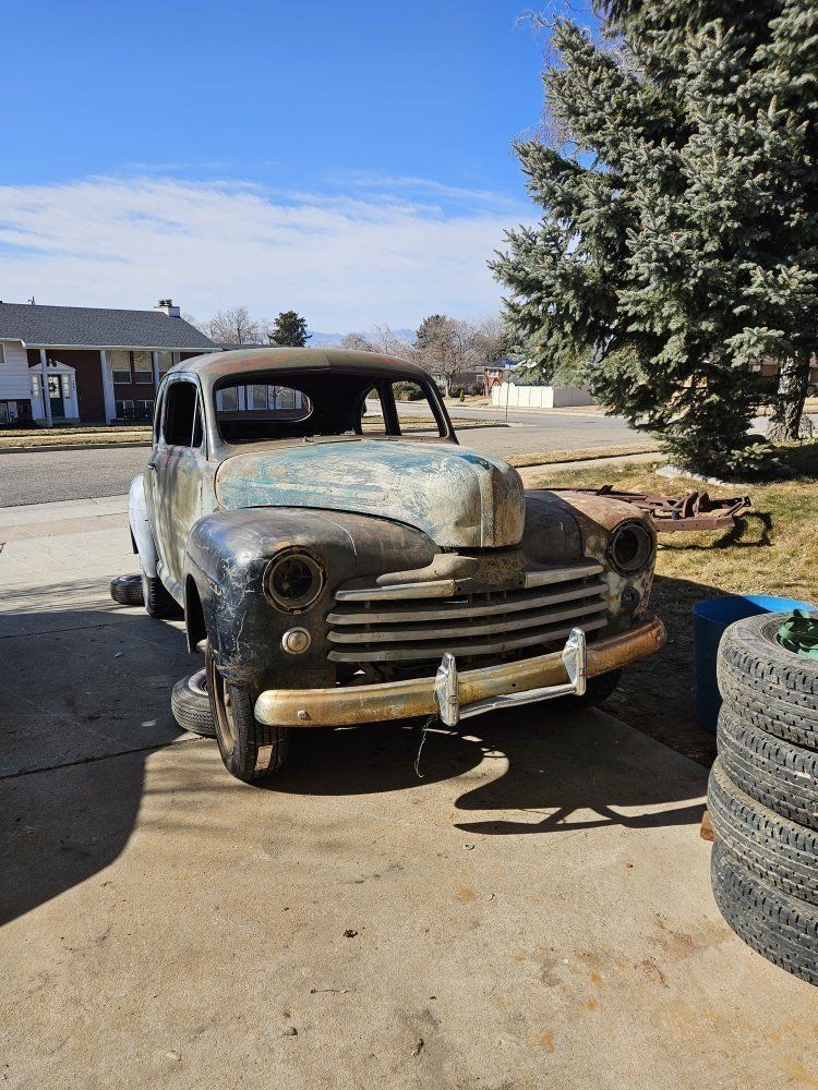 1948 Ford deluxe coupe