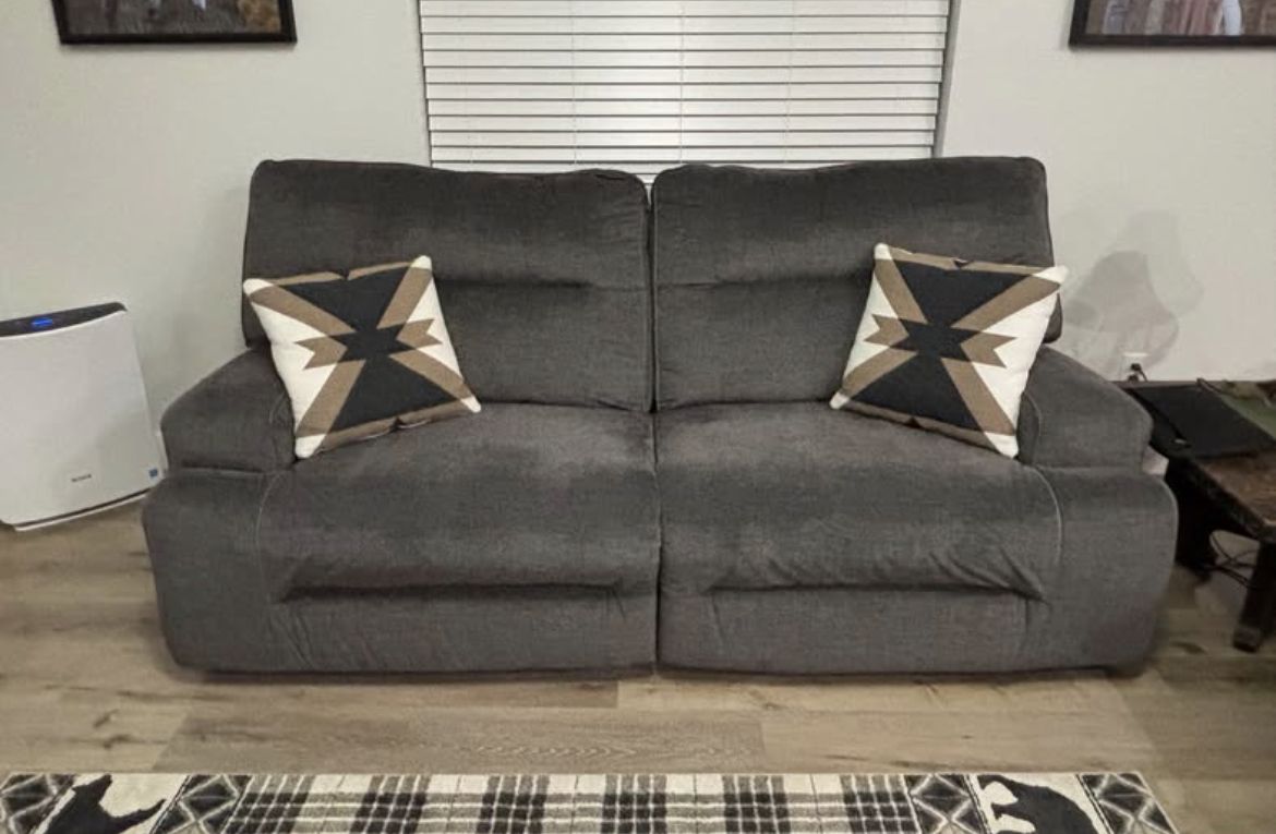Couches located in Aurora Utah