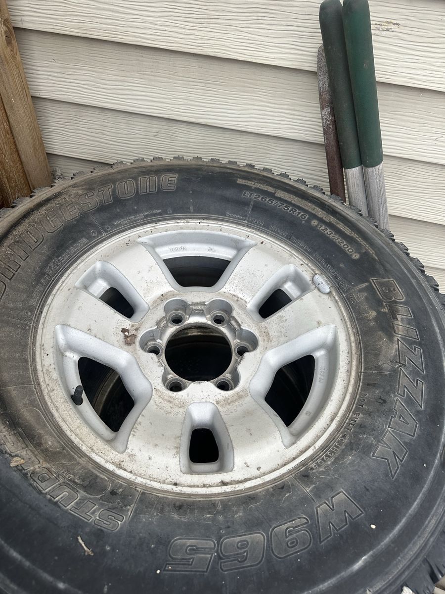 Set off 4 wheels and and snow tires