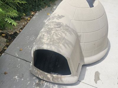 Petmate Indigo Igloo Dog House Extra large Outdoor All-Weather Pet Shelter