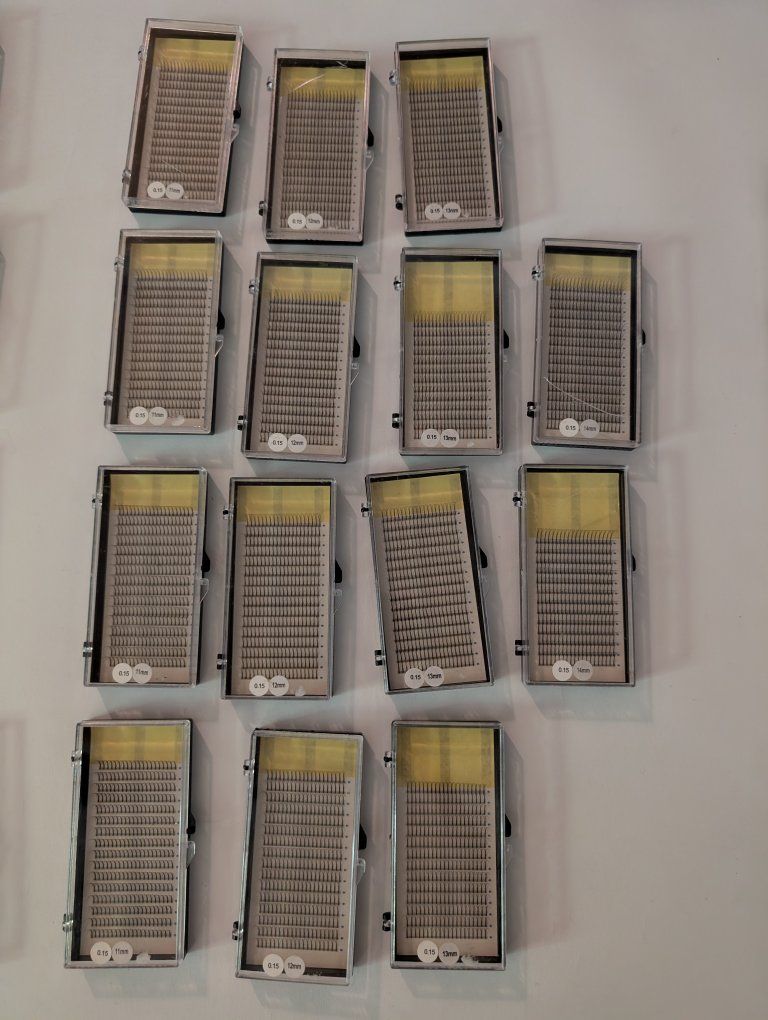 Assorted Individual Eyelash Extension Trays - 14 Trays (0.15 Thickness)
