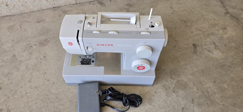 Singer Heavy Duty Sewing Machine - Mechanical, Household, Great for Beginners & Advanced Sewers