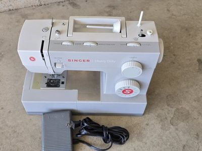 Singer Heavy Duty Sewing Machine - Mechanical, Household, Great for Beginners & Advanced Sewers