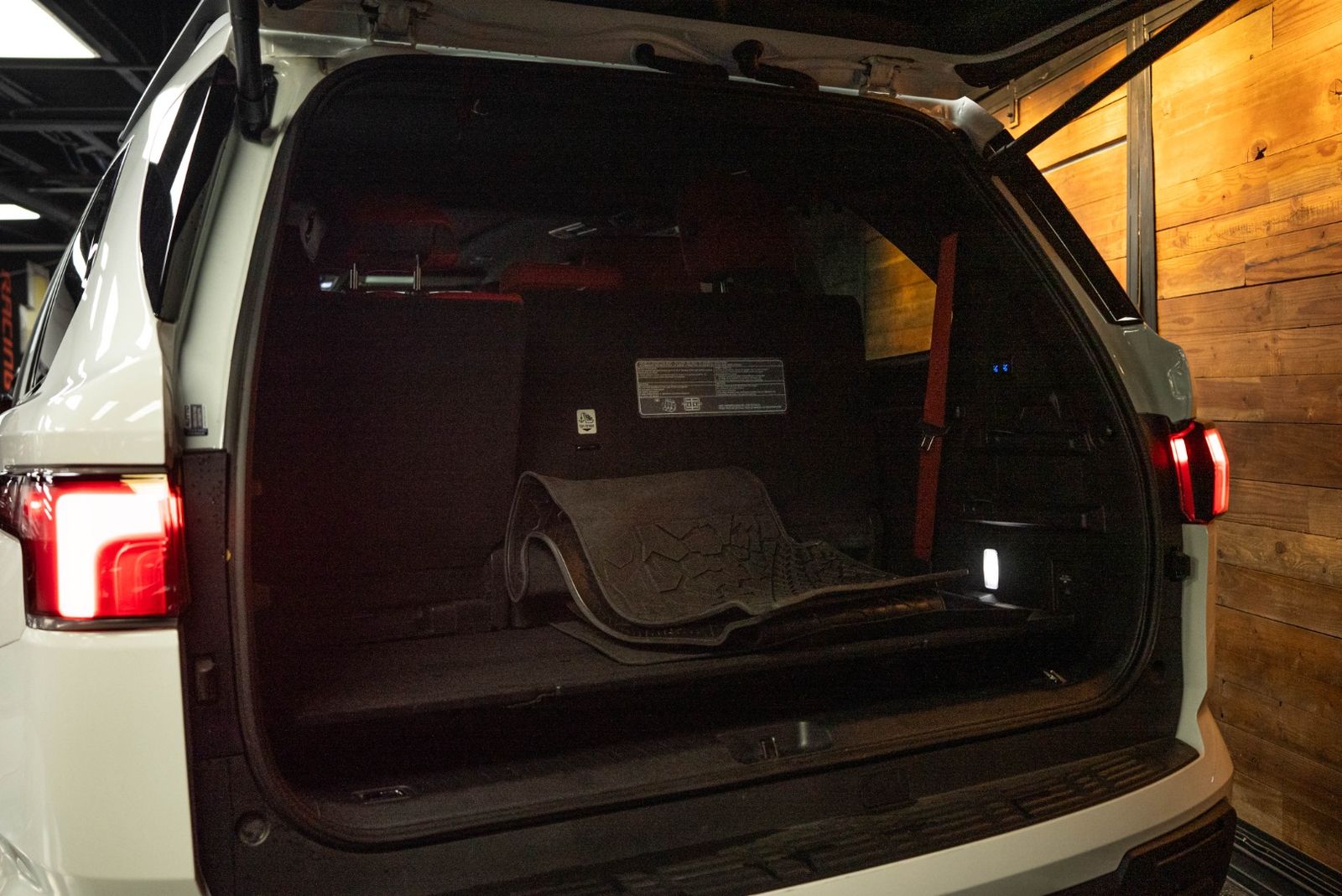 Main image 7