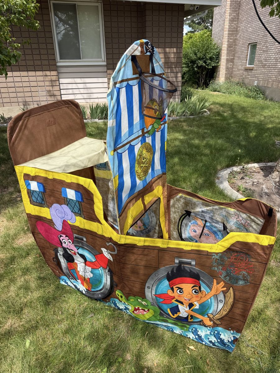 Disney Jake and the Never Land Pirates Collapsible Pop-Up Play Tent Pirate Ship