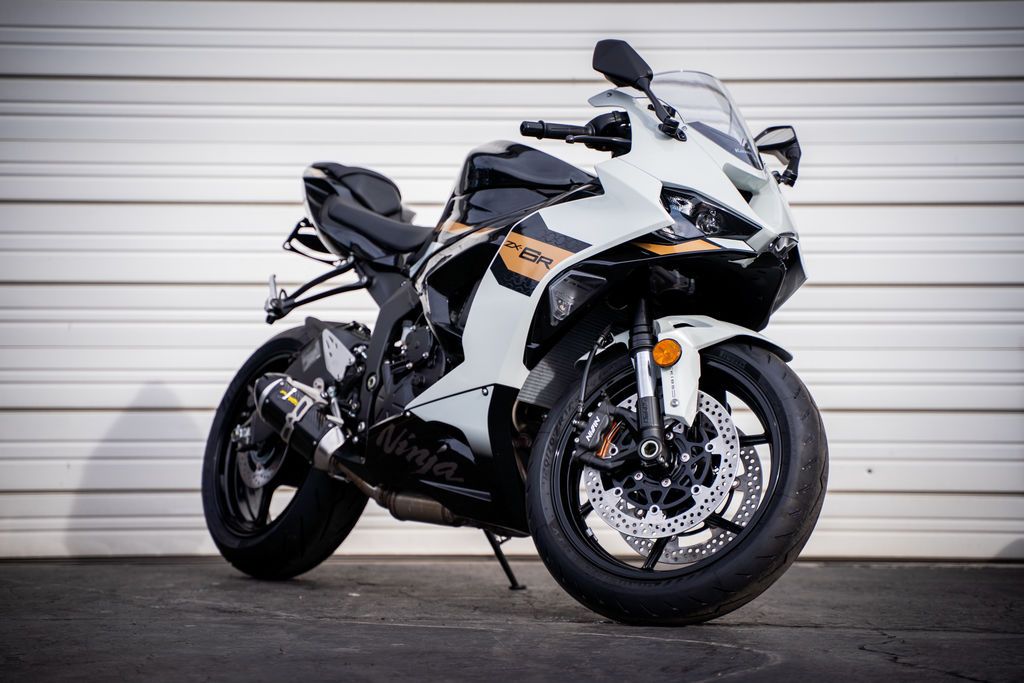 Main image 3