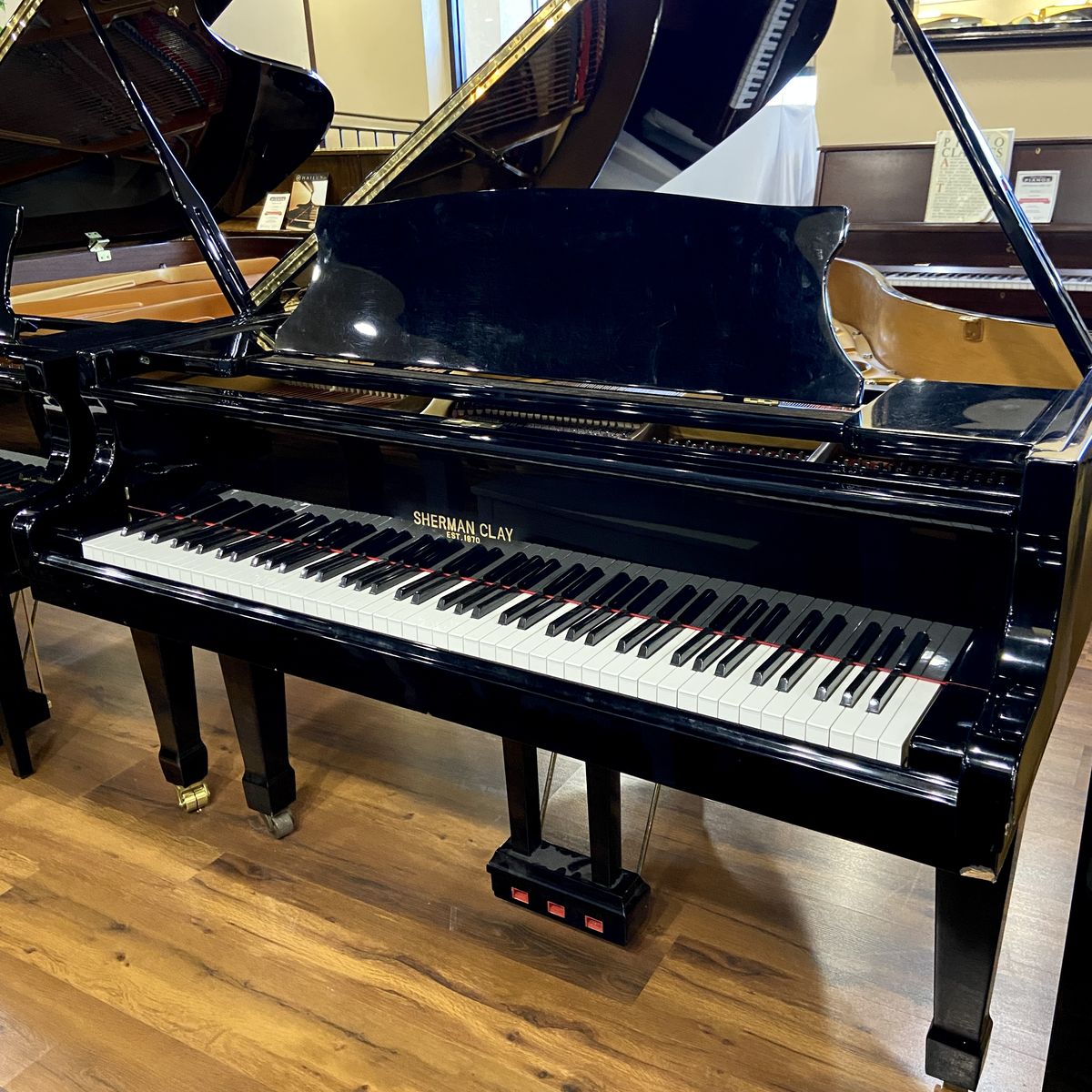 LIKE NEW GRAND PIANO