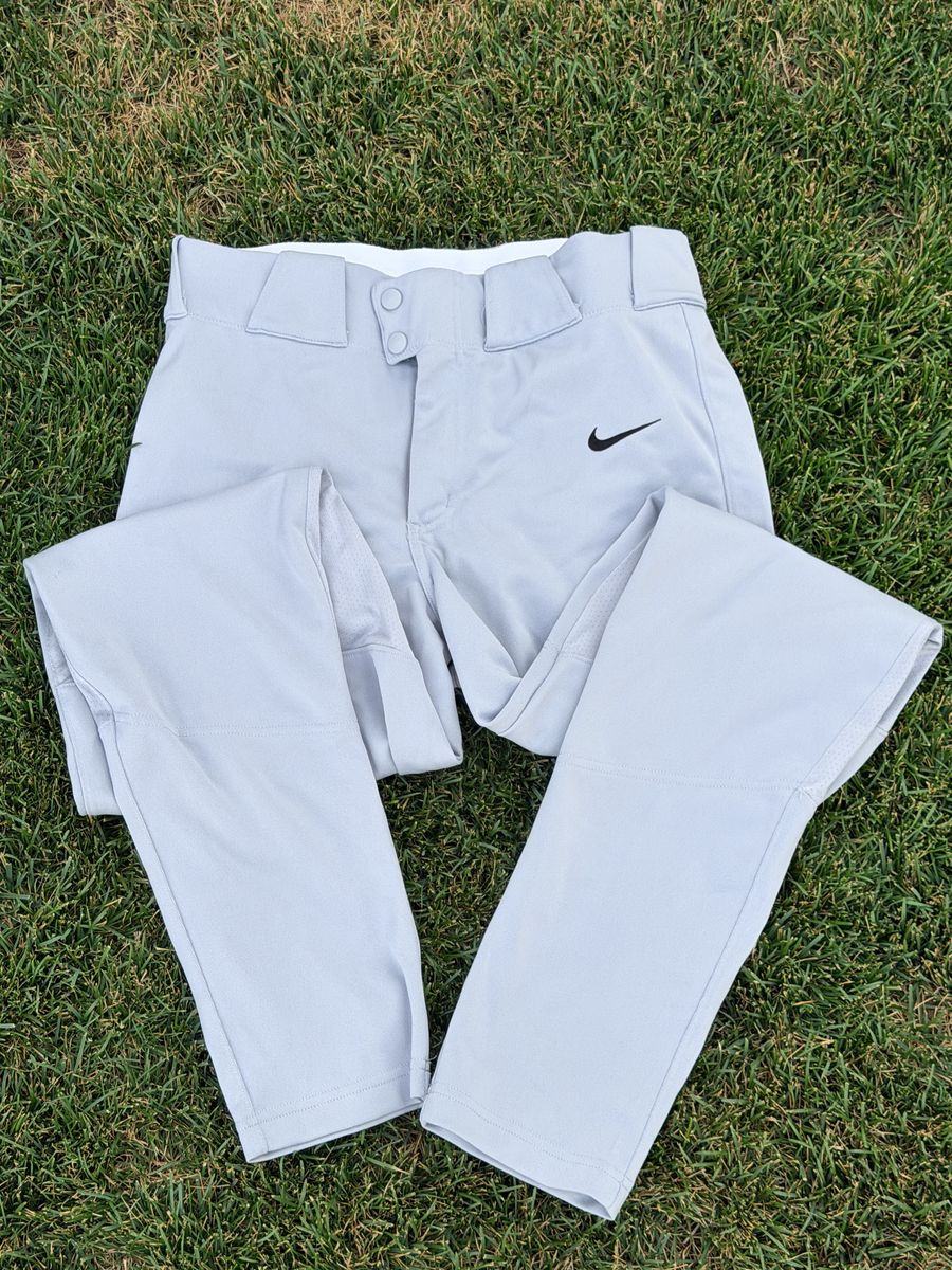 Nike Gray Baseball Pants with Belt, Size adult Small, Dri-Fit