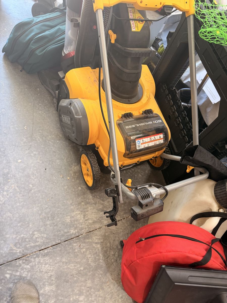 DeWalt 60V MAX Brushless Cordless Snow Blower – $500