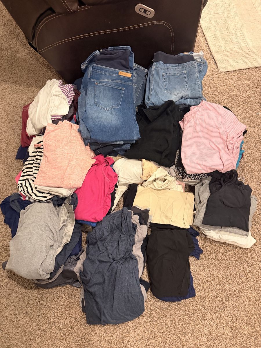 Huge maternity clothes lot size large -XL