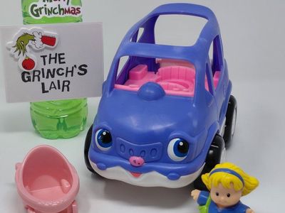 Fisher-Price Little People Lil' Movers Purple SUV / Car Playset