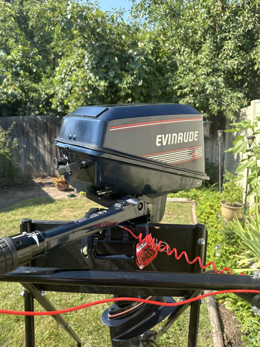 LIKE NEW '89 EVINRUDE EIGHT HORSE OUTBOARD