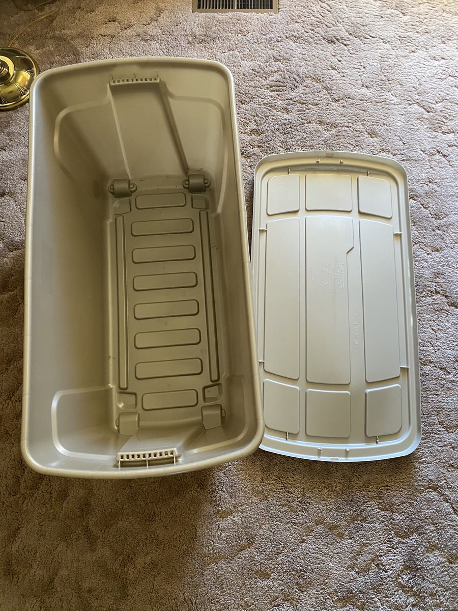 Rubbermaid 50 gallon storage tote with wheels