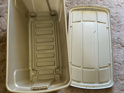 Rubbermaid 50 gallon storage tote with wheels