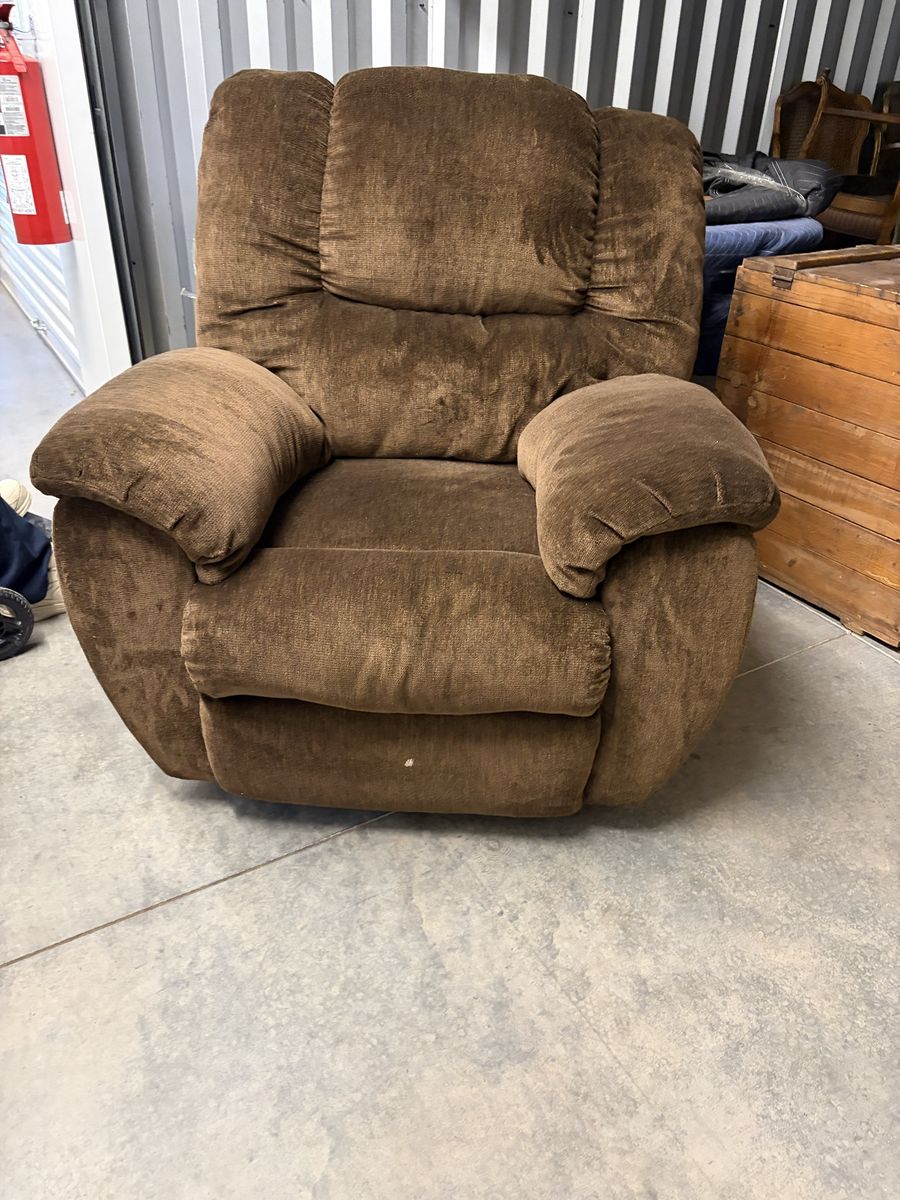 Brown Recliner Chair - Cozy & Functional Seating