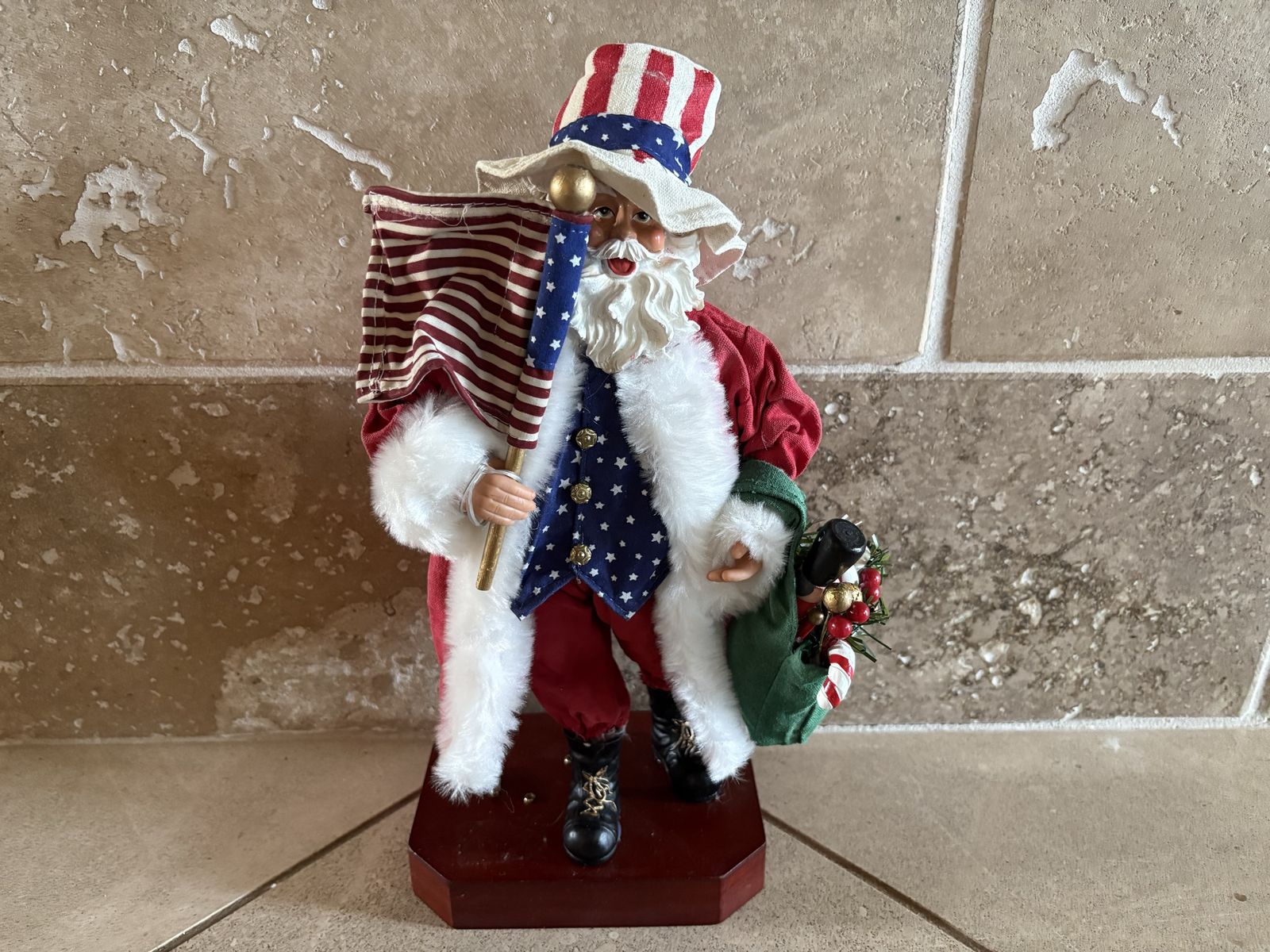 Kurt Adler Fabriche Patriotic Santa Clause Plays Music