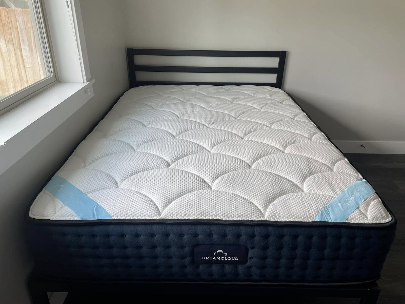 The DreamCloud Premier, Queen, Like New, Perfect Condition