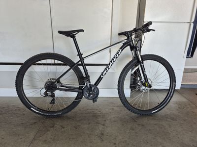 Specialized Rockhopper Mountain Bike size M.