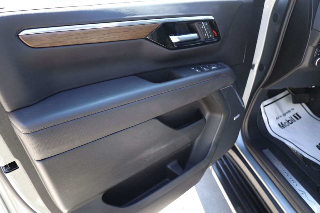 Main image 10