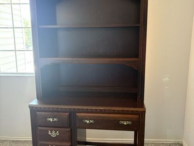 Broyhill desk with hutch