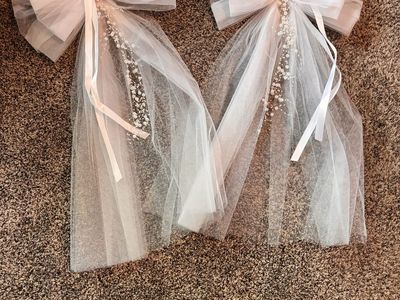 Beautiful like new large wedding decorations bows perfect condition