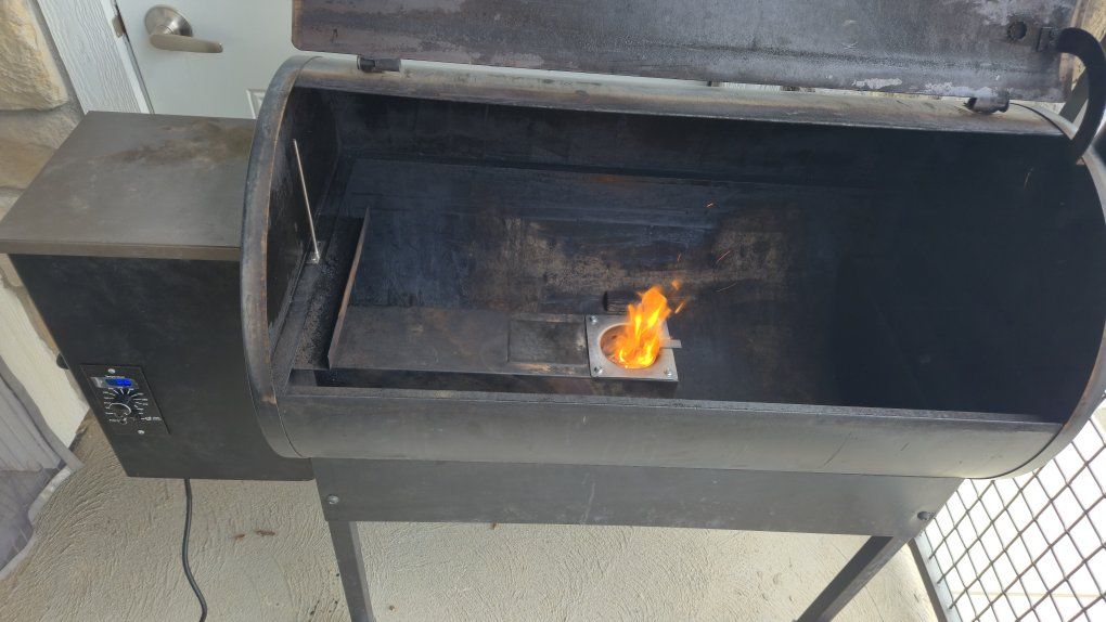 Traeger Wood Pellet Grill and Smoker with Digital Controller. 175 OBO