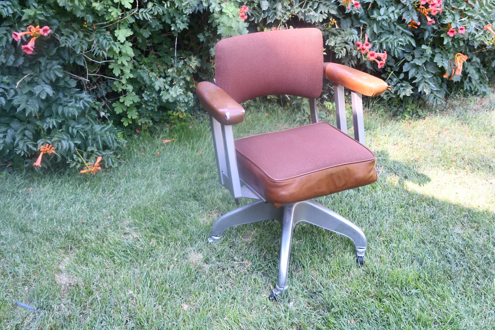 VINTAGE PADDED OFFICE CHAIR ~ BROWN ~ HEIGHT 33" ~ SWIVELS ~ HEAD REST TILTS