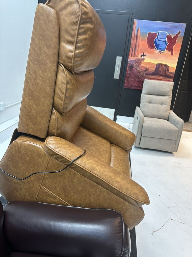 20 Lift Chair Models in stock 400 dollars and up