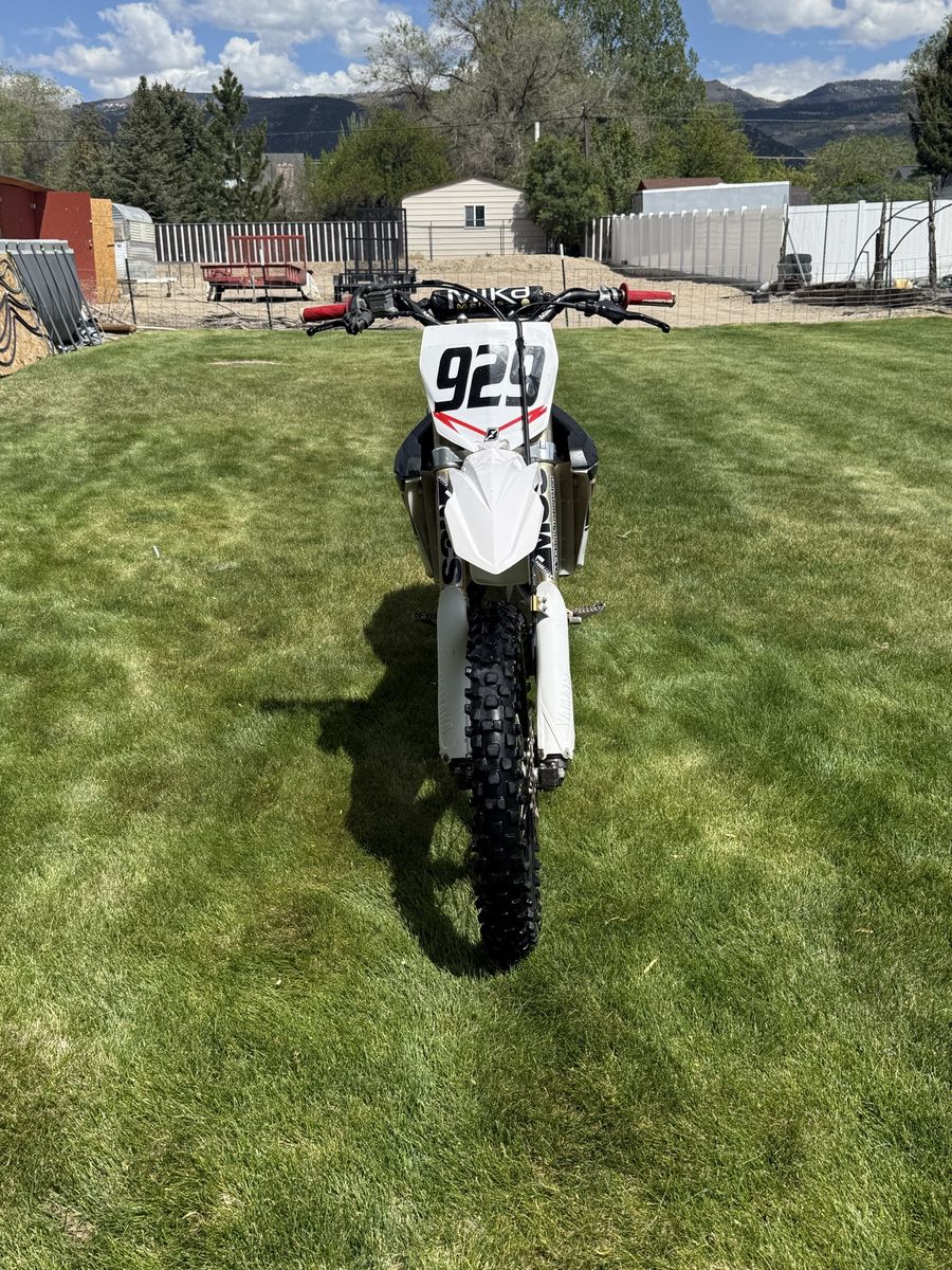 Yamaha YZ450F Dirt Bike