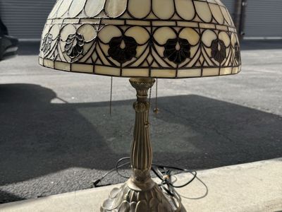 Tiffany Style Lamp 17 inch Diameter Beuatiful!!