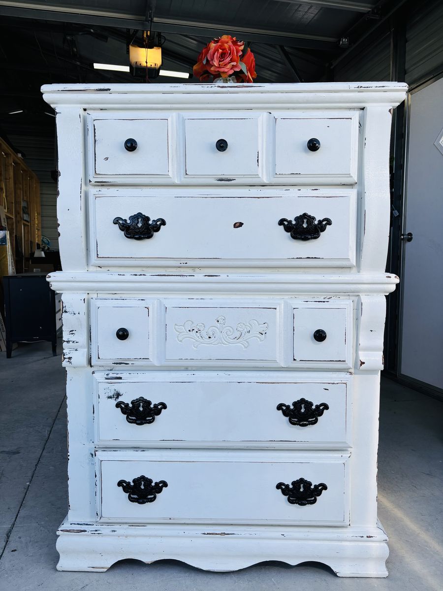 Distressed White 5 Drawer Dresser