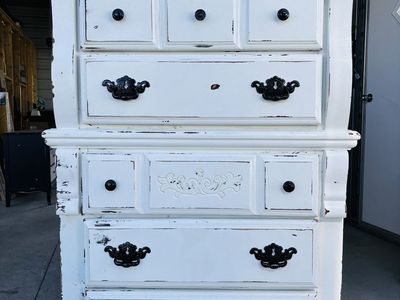 Distressed White 5 Drawer Dresser
