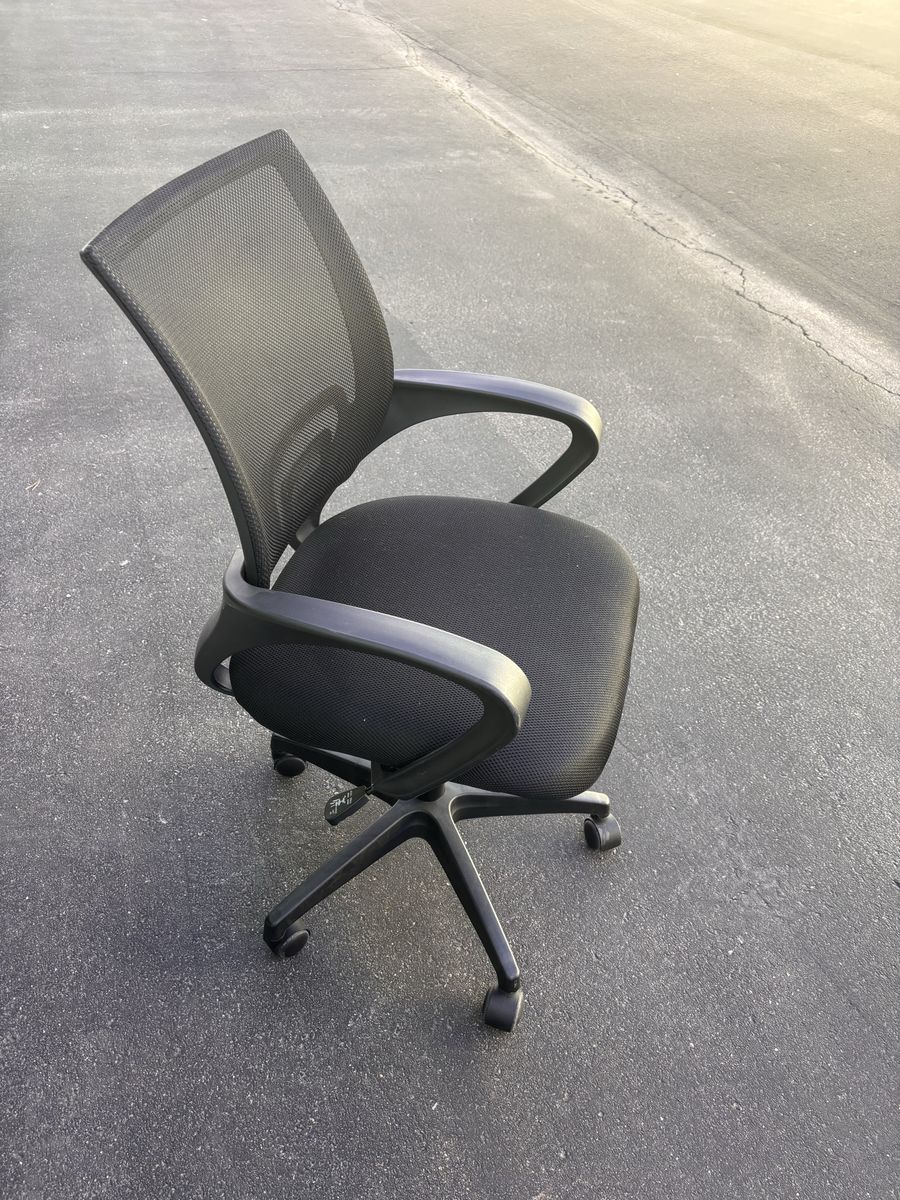 Nice office chair in awesome condition